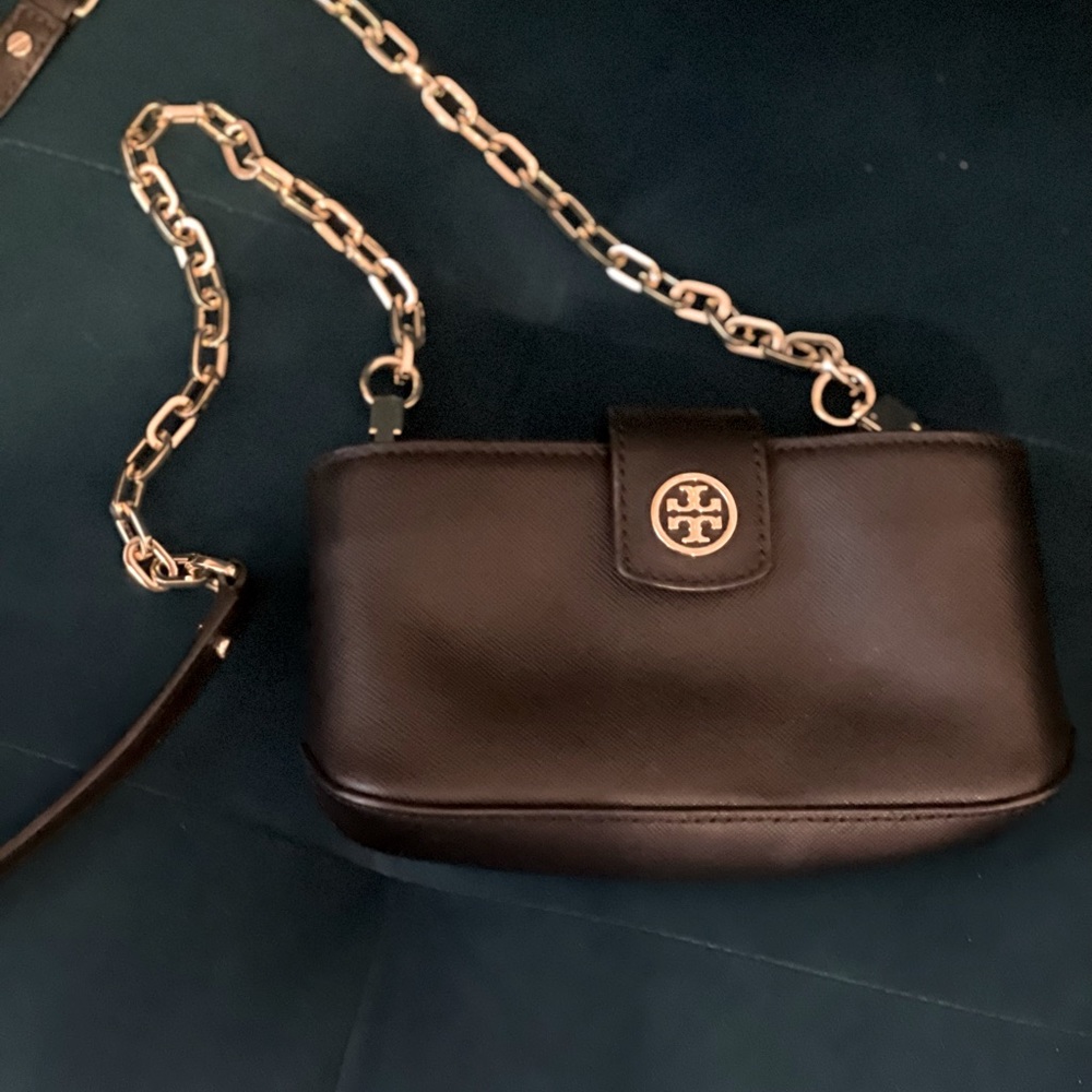 Authentic Tory Burch cross body purse. From original owner. (Black)